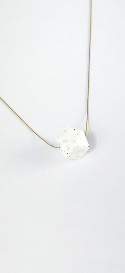 Gritty anti-stress necklace